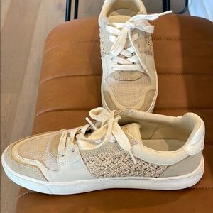 Sam Edelman Cream Sneakers with Minimalist Design